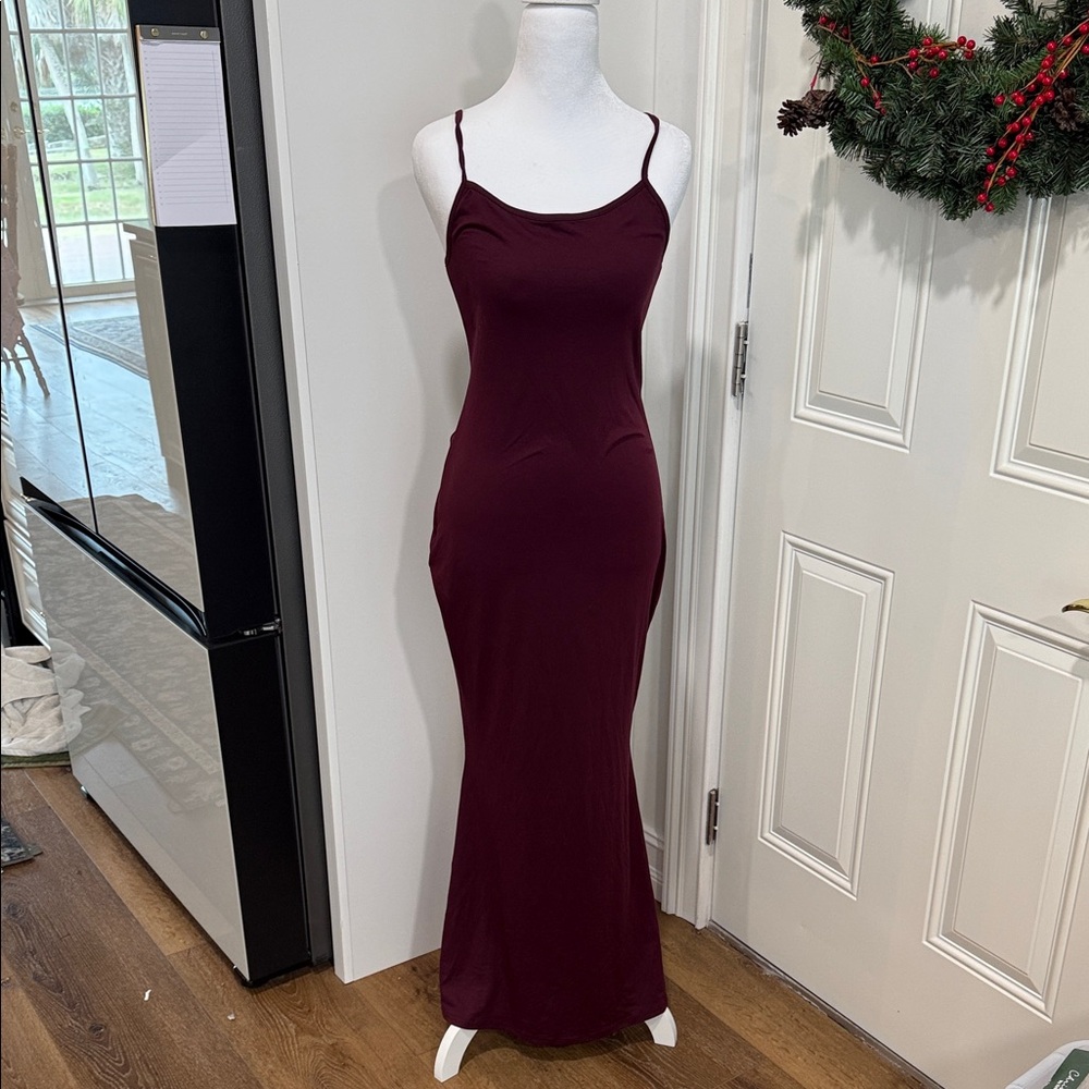 Elegant Burgundy Maxi Dress